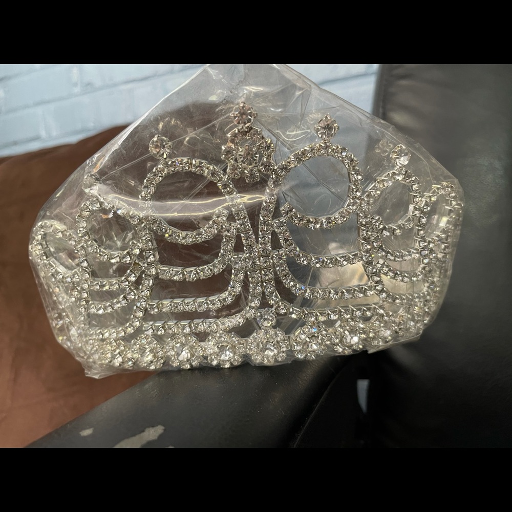 Tiara crown